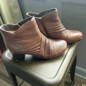 Earth brown booties